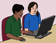 Ein junger Mann in grünem, kurzärmeligem Hemd am PC, rechts daneben eine junge Frau in kurzärmeligem, blauen Hemd