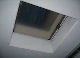 Abbildung 4: Druckentlastungsfläche im Dach der Lagerbox von außen gesehen
Abbildung 5: Druckentlastungsfläche im Dach der Lagerbox von innen gesehen
