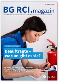 Titel BG RCI.magazin, Ausgabe 3|2026: Frau mit Feuerlöscher